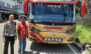 sopir-bus-tabrak-2-siswi-sma-di-mamuju-sulbar-hingga-tewas-menyerahkan-diri-ke-polisi_169