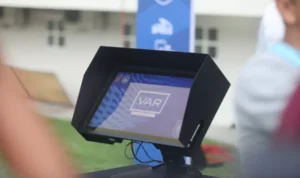 Irfan-Wahyu-Wijanarko-jadi-wasit-yang-akan-pimpin-laga-Persib-Bandung-vs-Persebaya-Surabaya-di-pekan-ke-8-Liga-1-Indonesia-3891360921-750x500